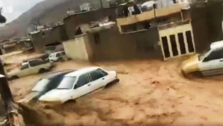 VIDEO Strašne poplave u Iranu odnose kuće i ljude. Poginulo najmanje 70 osoba
